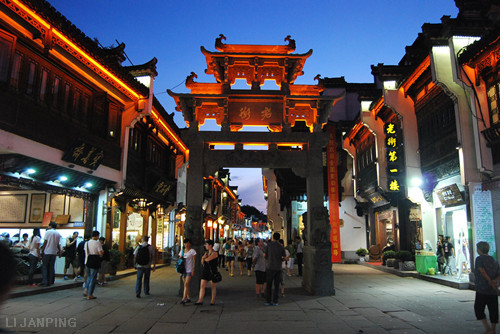 华东精华线路6日游(黄山、徽州、千岛湖、杭州、上海) 黄山中铁旅游公司旅游攻略老街